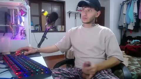 Esteban online show from December 2024 05:01:02 PM