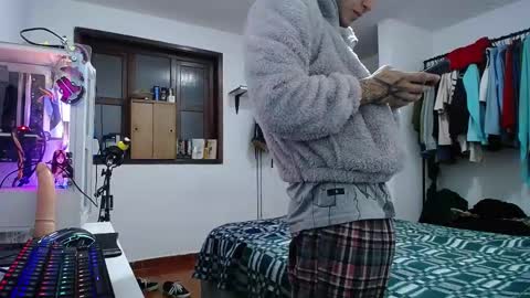 Esteban online show from January 2025 02:33:01 AM