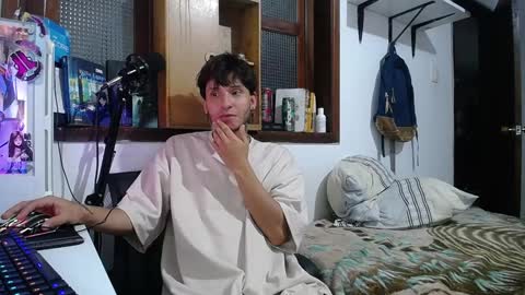 Esteban online show from February 2025 05:18:02 AM