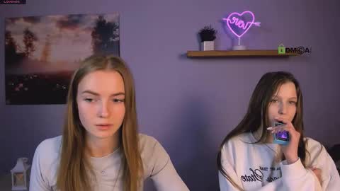 esme_moore_ online show from November 2025 10:03:01 AM