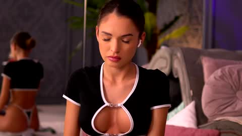 Snapshot of esmeainsley chatting on December 2024 03:30:02 AM Raluca online show from December 2024 03:30:02 AM