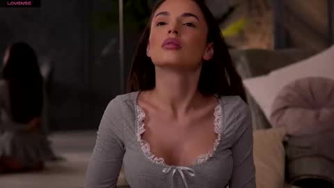 Snapshot of esmeainsley chatting on February 2025 02:45:02 AM Raluca online show from February 2025 02:45:02 AM