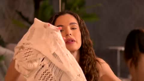 Snapshot of esmeainsley chatting on March 2025 02:36:01 AM Raluca online show from March 2025 02:36:01 AM