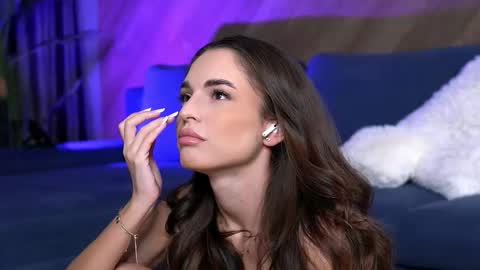 Snapshot of esmeainsley chatting on September 2025 11:42:02 PM Raluca online show from September 2025 11:42:02 PM