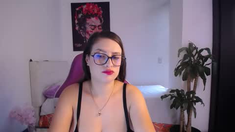 Esmeralda online show from February 2026 06:33:02 PM