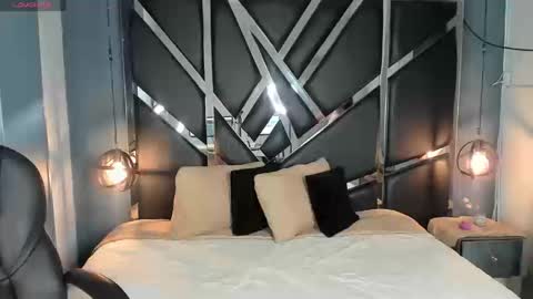 Esmeralda online show from March 2026 07:53:01 PM