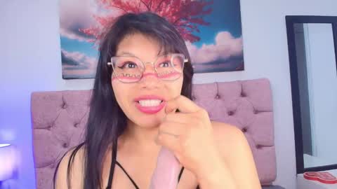 Snapshot of esmeraldachantre chatting on December 2025 09:31:02 PM Esmeralda online show from December 2025 09:31:02 PM