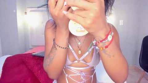 esmeraldanyx online show from December 2025 09:09:02 PM