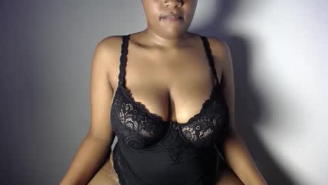 Snapshot of esmeray_ chatting on May 2026 11:15:01 AM Esme online show from May 2026 11:15:01 AM