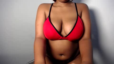 Snapshot of esmeray_ chatting on May 2026 12:26:02 PM Esme online show from May 2026 12:26:02 PM