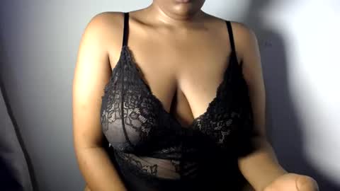 Esme online show from June 2026 11:10:01 PM