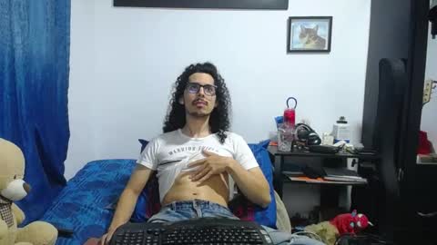 Snapshot of esnaider_man chatting on April 2026 02:42:01 AM Esnider online show from April 2026 02:42:01 AM