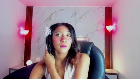 esperanzamora online show from May 2026 12:00:01 PM