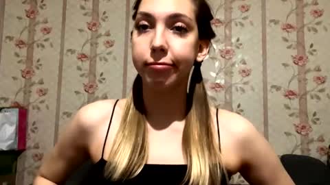 Snapshot of essiecutty chatting on November 2025 04:06:02 PM Kate online show from November 2025 04:06:02 PM