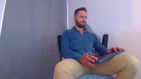 Snapshot of esteban7984068 chatting on December 2024 07:32:01 PM esteban online show from December 2024 07:32:01 PM