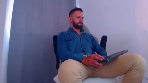 Snapshot of esteban7984068 chatting on January 2025 05:17:01 PM esteban online show from January 2025 05:17:01 PM