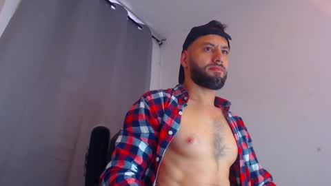 Snapshot of esteban7984068 chatting on February 2025 10:40:01 PM esteban online show from February 2025 10:40:01 PM