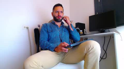 Snapshot of esteban7984068 chatting on February 2026 02:11:02 PM esteban online show from February 2026 02:11:02 PM