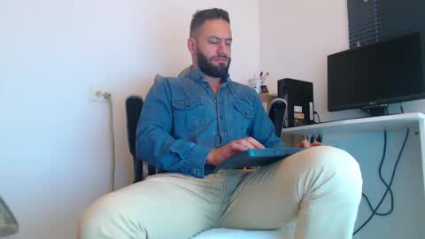 Snapshot of esteban7984068 chatting on February 2026 12:45:02 PM esteban online show from February 2026 12:45:02 PM