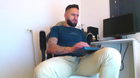 Snapshot of esteban7984068 chatting on February 2026 02:06:01 PM esteban online show from February 2026 02:06:01 PM