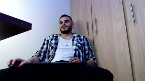 Snapshot of esteban_fer chatting on January 2025 01:11:01 AM Esteban Fernandez online show from January 2025 01:11:01 AM