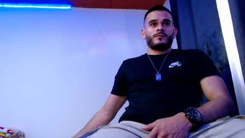 Snapshot of esteban_fer chatting on January 2025 09:54:01 PM Esteban Fernandez online show from January 2025 09:54:01 PM