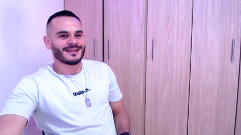 Snapshot of esteban_fer chatting on January 2025 02:04:01 PM Esteban Fernandez online show from January 2025 02:04:01 PM