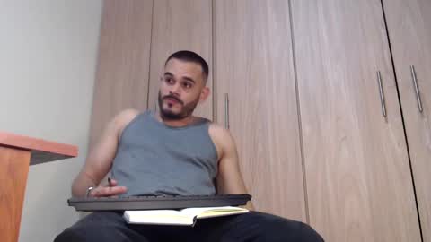 Snapshot of esteban_fer chatting on February 2025 09:04:02 PM Esteban Fernandez online show from February 2025 09:04:02 PM