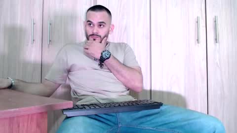 Snapshot of esteban_fer chatting on February 2025 12:43:01 AM Esteban Fernandez online show from February 2025 12:43:01 AM