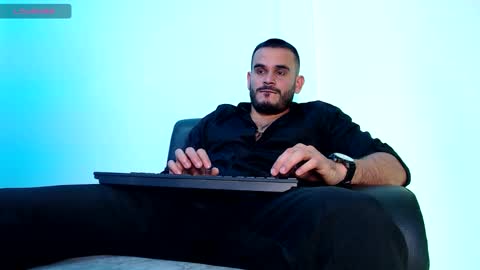 Snapshot of esteban_fer chatting on November 2025 01:50:02 AM Esteban Fernandez online show from November 2025 01:50:02 AM