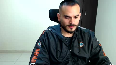 Snapshot of esteban_fer chatting on November 2025 08:51:01 PM Esteban Fernandez online show from November 2025 08:51:01 PM