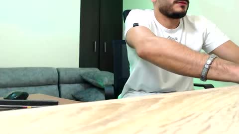 Snapshot of esteban_fer chatting on November 2025 07:07:02 PM Esteban Fernandez online show from November 2025 07:07:02 PM