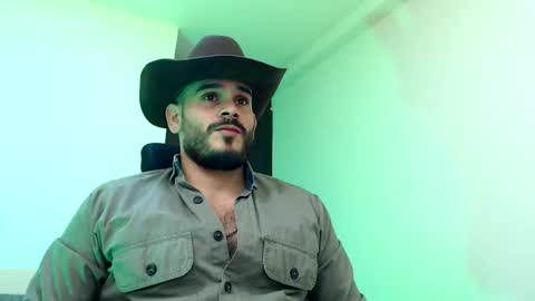 Snapshot of esteban_fer chatting on November 2025 01:38:01 AM Esteban Fernandez online show from November 2025 01:38:01 AM