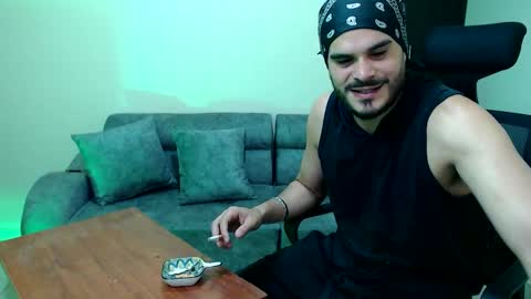 Snapshot of esteban_fer chatting on December 2025 03:21:02 PM Esteban Fernandez online show from December 2025 03:21:02 PM