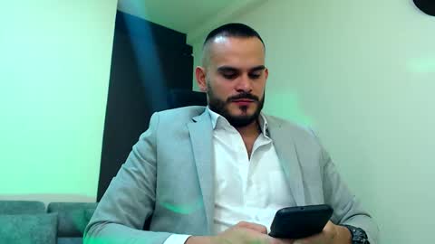 Snapshot of esteban_fer chatting on December 2025 04:18:02 AM Esteban Fernandez online show from December 2025 04:18:02 AM