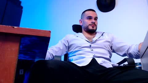 Snapshot of esteban_fer chatting on February 2026 03:59:02 AM Esteban Fernandez online show from February 2026 03:59:02 AM