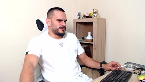 Snapshot of esteban_fer chatting on February 2026 01:21:02 AM Esteban Fernandez online show from February 2026 01:21:02 AM