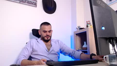 Snapshot of esteban_fer chatting on February 2026 07:51:01 AM Esteban Fernandez online show from February 2026 07:51:01 AM