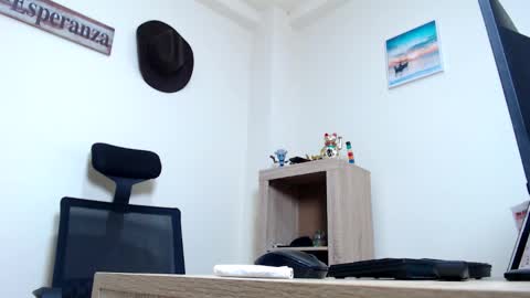 Snapshot of esteban_fer chatting on February 2026 08:33:02 AM Esteban Fernandez online show from February 2026 08:33:02 AM