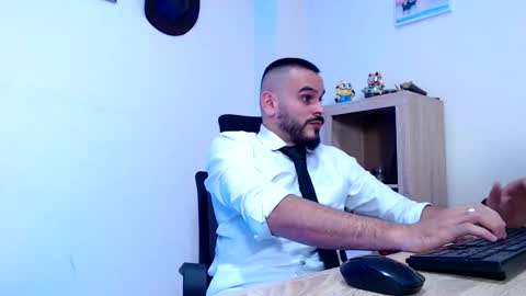 Snapshot of esteban_fer chatting on March 2026 07:15:01 AM Esteban Fernandez online show from March 2026 07:15:01 AM