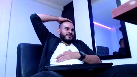 Snapshot of esteban_fer chatting on August 2026 07:18:01 AM Esteban Fernandez online show from August 2026 07:18:01 AM