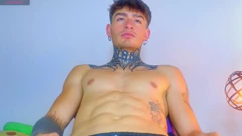 Esteban independent model online show from November 2025 02:39:01 PM