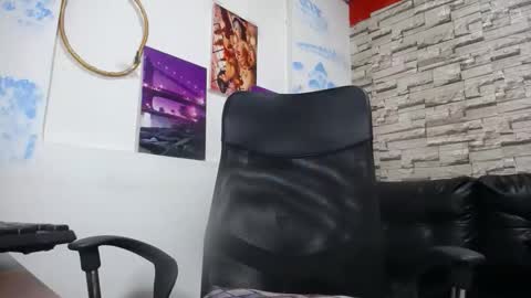 Snapshot of estefani_robles chatting on January 2026 12:05:01 AM estefani robles online show from January 2026 12:05:01 AM