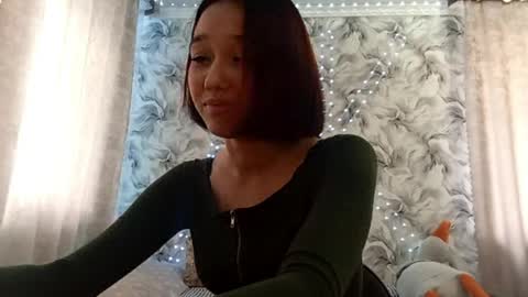 estellekirbo online show from April 2026 12:57:02 PM