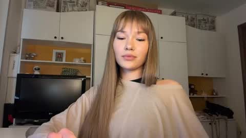 estellezdebski online show from May 2026 11:51:02 AM