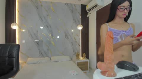 Snapshot of estephany_doll chatting on December 2024 02:09:01 PM Estephany online show from December 2024 02:09:01 PM