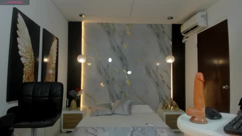 Snapshot of estephany_doll chatting on January 2025 01:56:02 PM Estephany online show from January 2025 01:56:02 PM