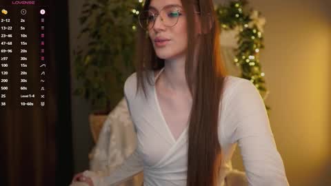 Ester online show from December 2025 02:40:02 AM