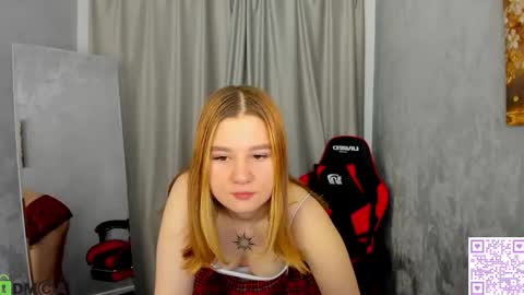 Ester online show from November 2025 12:53:02 AM