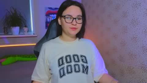 EsterPlayful online show from November 2025 08:57:02 AM